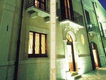 Hotel Palazzo D'Erchia 콘베르사노 외부 사진