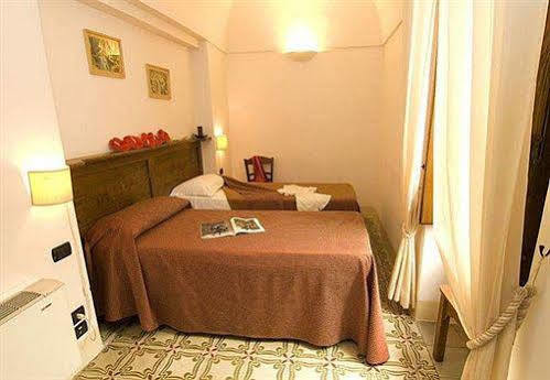 Hotel Palazzo D'Erchia 콘베르사노 외부 사진